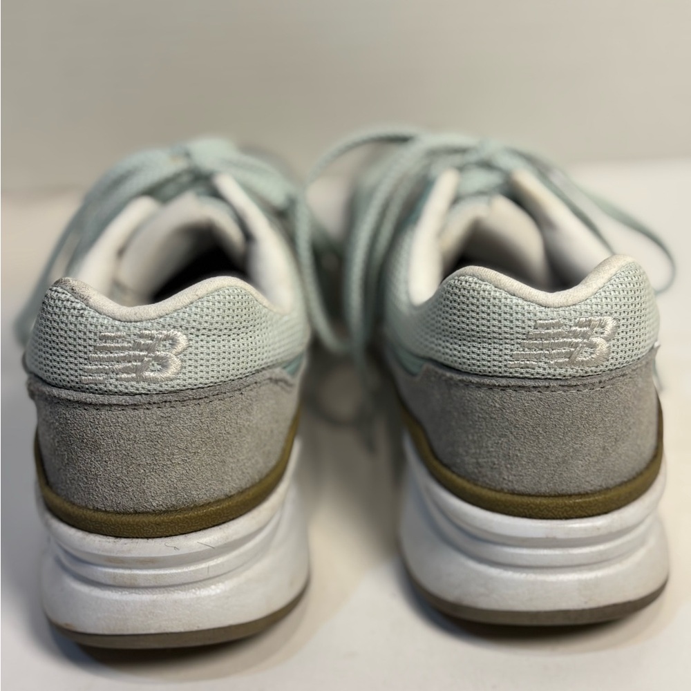 New Balance 997H CW997HCA Women’s size 8 Sneakers Running Shoes - Picture 4 of 7
